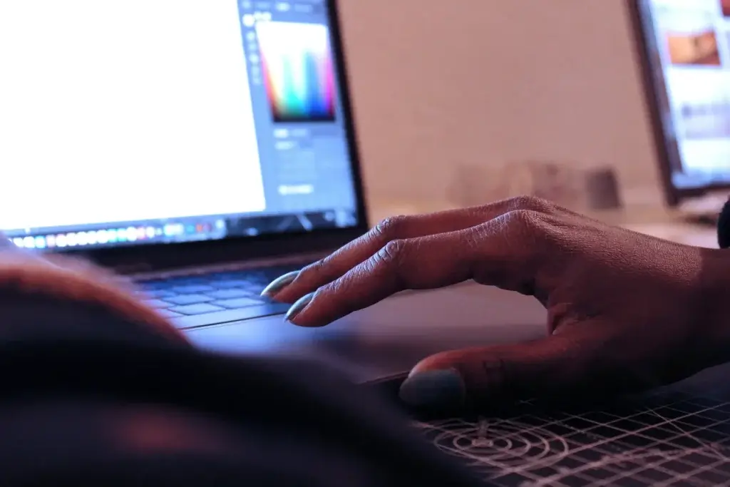 Comment ne pas tomber dans les pratiques commerciales trompeuses entre page de vente et CGV ?